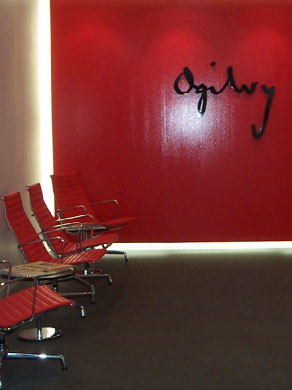 Designer: Stuehle EA116 Ray und Charles Eames